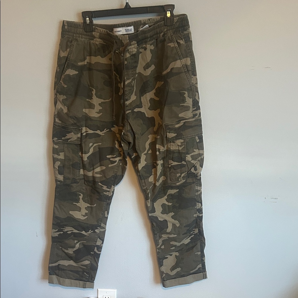 Old Navy Men's Green Camouflage Cargo Pants